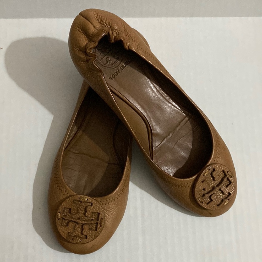 Tory Burch tan leather ballet flats.
